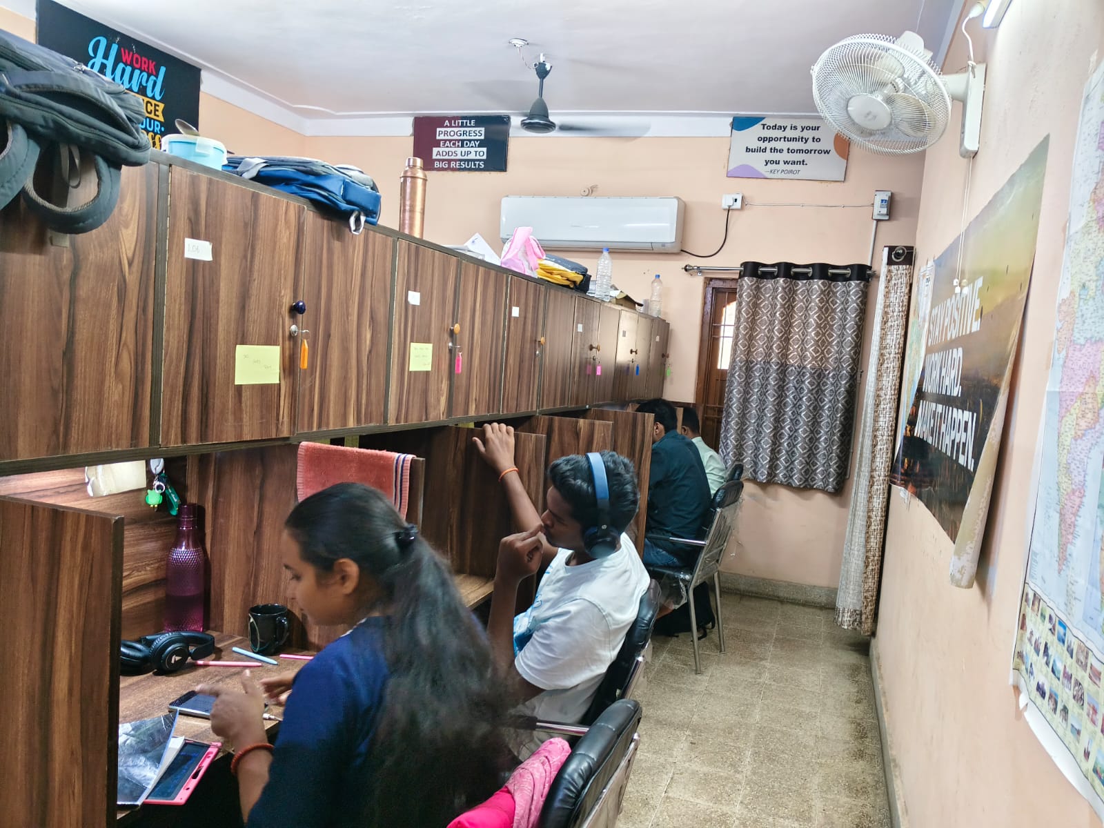 Air-conditioned library with individual study desks